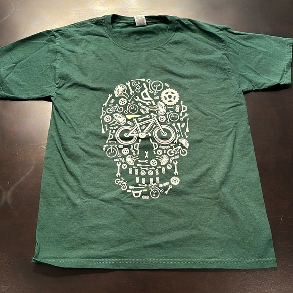 🚴 youth L Tshirt NWOT - Picture 1 of 4